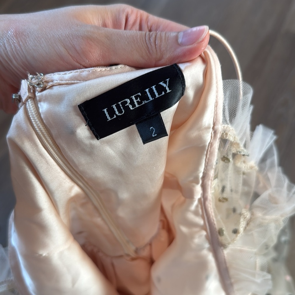 LIKE NEW LURELLY CIERRA TULLE DRESS - Picture 9 of 11